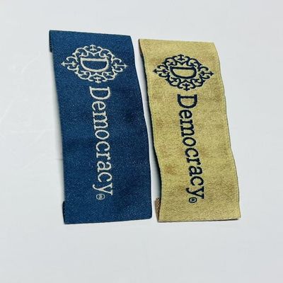 Handwerk geborduurde geweven kleding etiketten op maat voor T-shirt