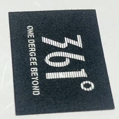 Op maat geborduurde geweven kleding etiketten tags voor hoeden T-shirt