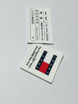 IJzer op geweven kleding geborduurde naamlabels op maat