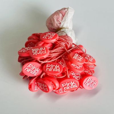 OEM Bulk Quantities Plastic Fastener Hang Tags Met Snap Lock Pins En Beveiligingslussen