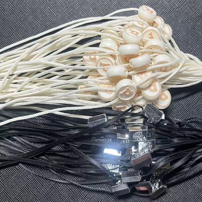 Hanglengte ongeveer 10 inch plastic labelbevestiging Uniek en opvallend en gemakkelijk voor kledinglabelbevestiging